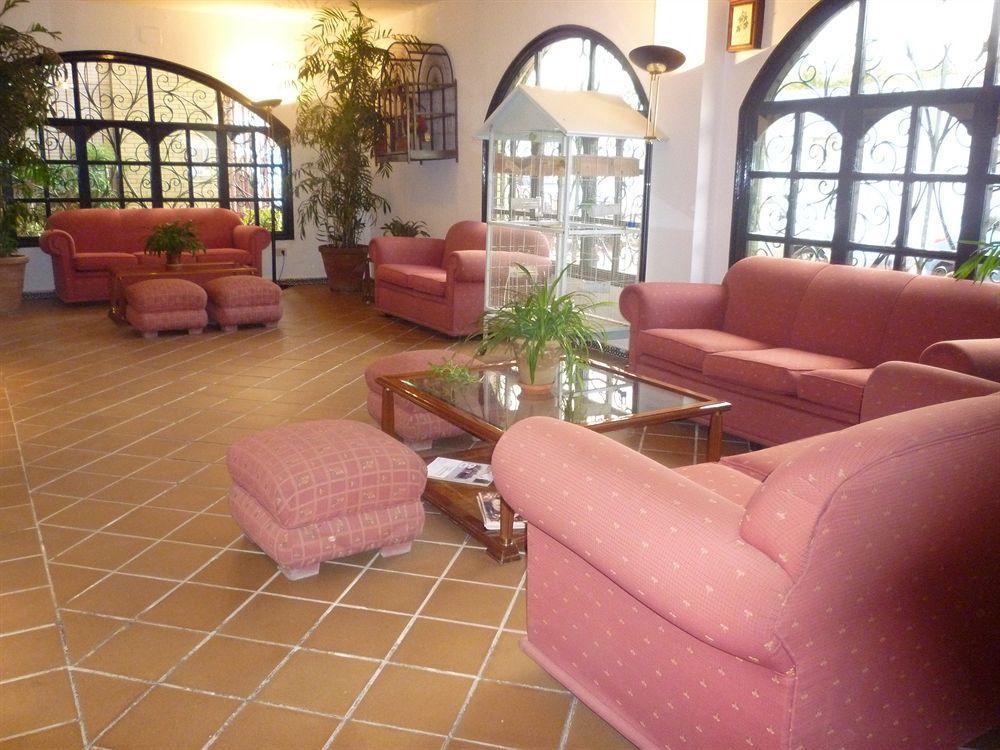 Apartamentos Puerta Del Sur Σεβίλλη Εσωτερικό φωτογραφία