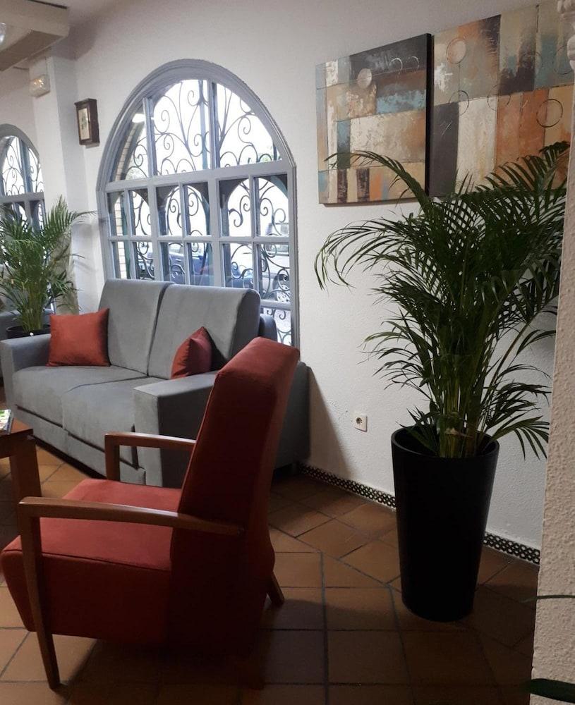 Apartamentos Puerta Del Sur Σεβίλλη Εξωτερικό φωτογραφία