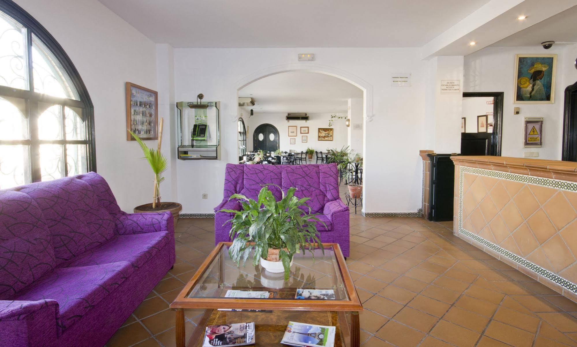 Apartamentos Puerta Del Sur Σεβίλλη Εξωτερικό φωτογραφία
